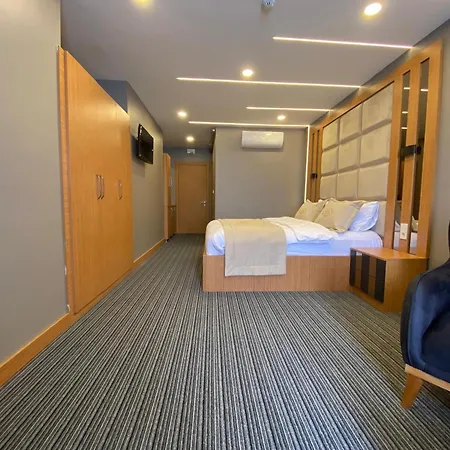 Vipinn Hotel *
